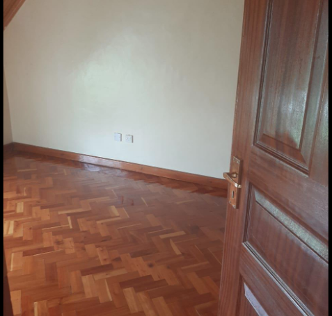 4 Bedroom Maisonette in Brookside, Westlands giroy9