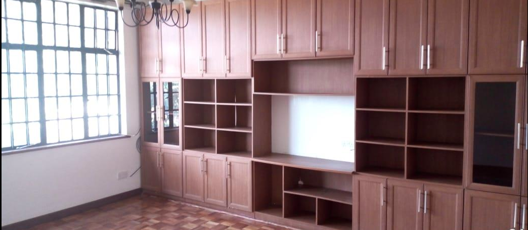 4 Bedroom Villa With DSQ, Karen Miotoni Road - giroy9