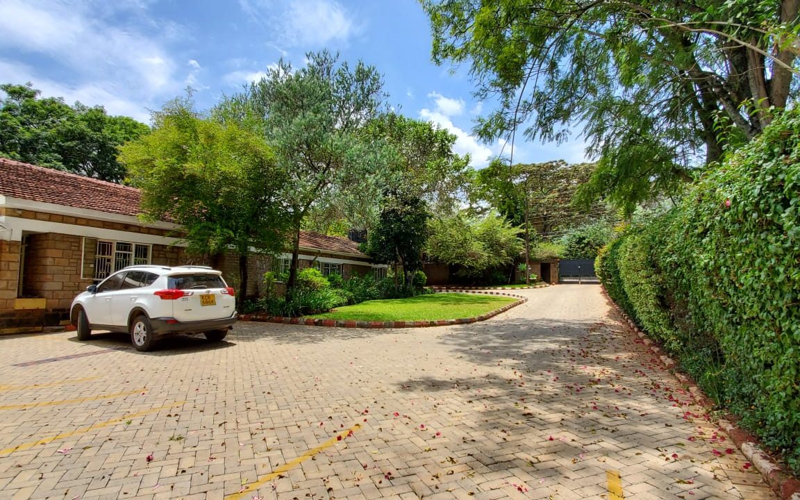 4 Bedroom Bungalow for Rent at Ksh300k in Lavington built on 1 Acre1
