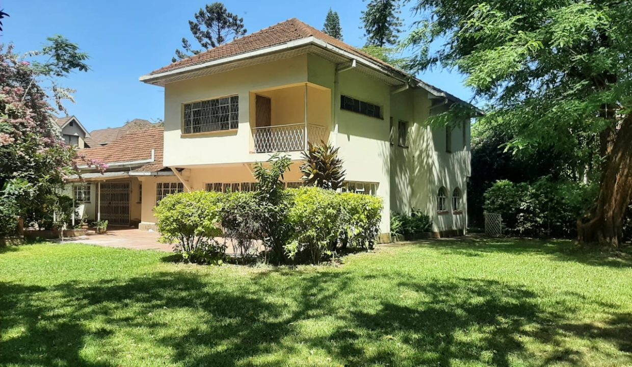 5 Bedrooms House to Let at Ksh300k sitting on 1:2 acre in Lavington with specious gardens and parkings1