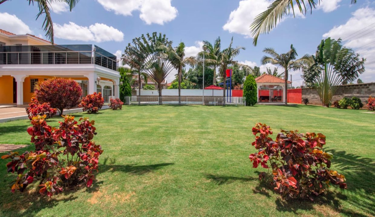 House For Sale Located in Muthaiga North at Ksh95M, with 5 Bedroom All En-suite with very spacious rooms, family room, high finishes,swimming pool on  (3)